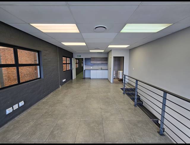 430M² WAREHOUSE TO LET IN TUNNEY